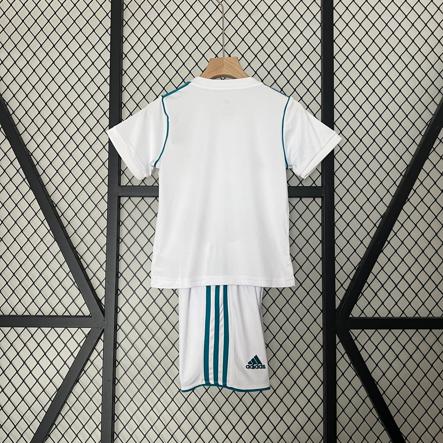 Conjunto niños Real Madrid 17/18 Local | Retro